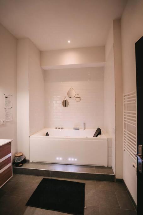 Apartment Ultimate Comfort ! Jacuzzi & Sauna.