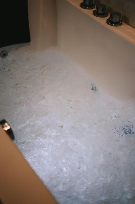 Ultimate Comfort ! Jacuzzi & Sauna. *