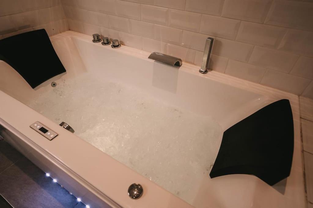 Ultimate Comfort ! Jacuzzi & Sauna. * Besançon